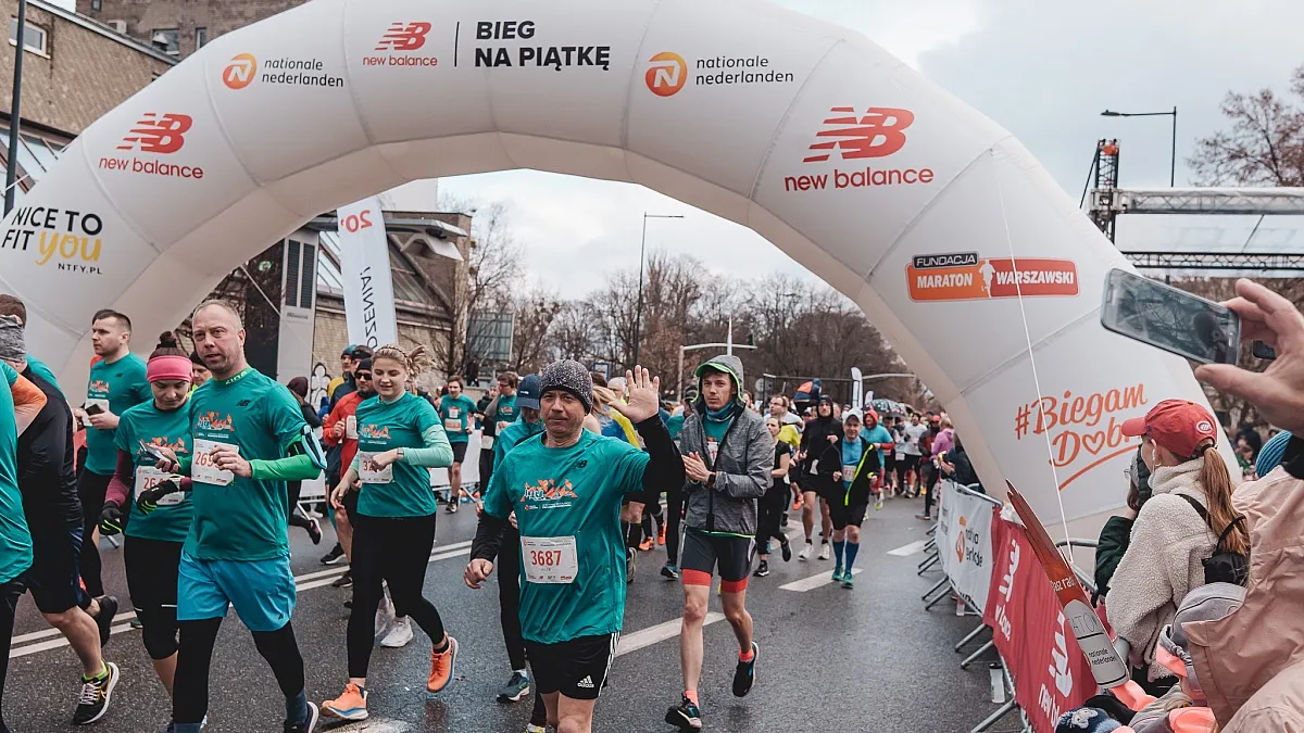 Biegacz na mecie biegu na 5 km