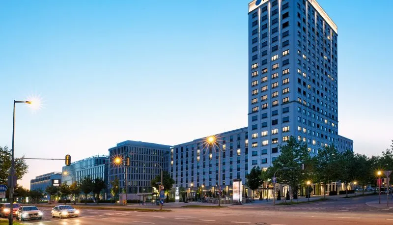 H2 Hotel München Olympiapark außen oder Olympiapark BMW Welt