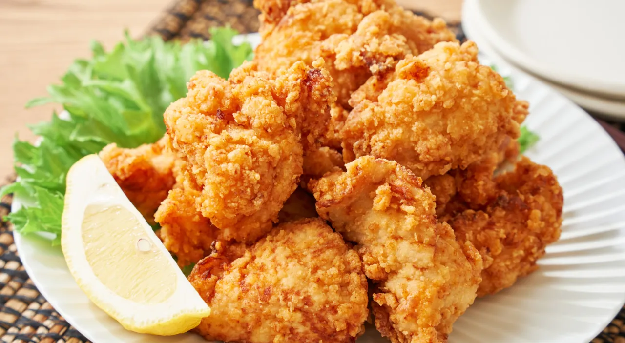 Domowy kurczak KFC z frytkami i colesławem