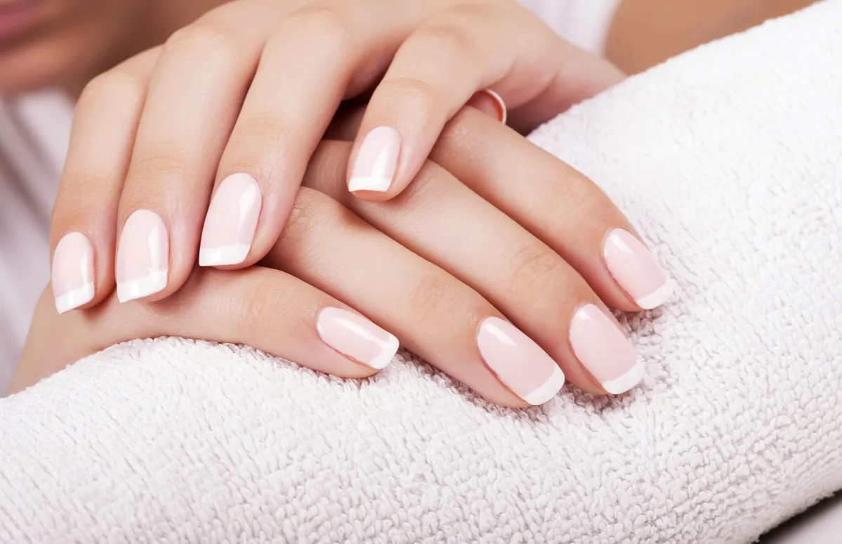 różne rodzaje manicure porównanie