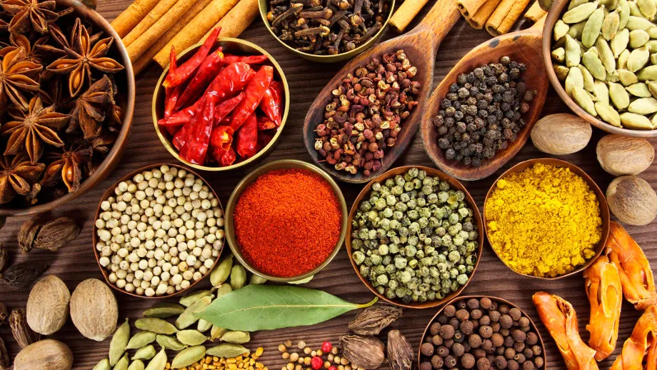 różne mieszanki przypraw indyjskich