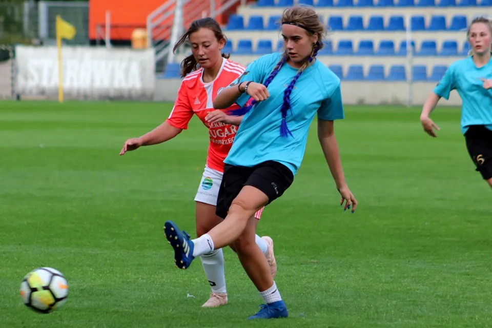 Kobiety grające w piłkę nożną