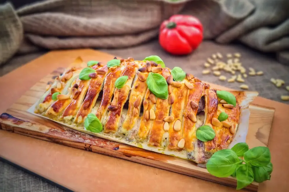 herzhafter blätterteig strudel anschnitt