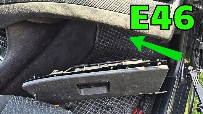 BMW E46 demontaż schowka pasażera ECU