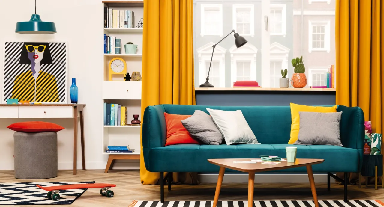 ż&oacute;łta kanapa z szarymi zasłonami, ż&oacute;łta kanapa z białymi zasłonami