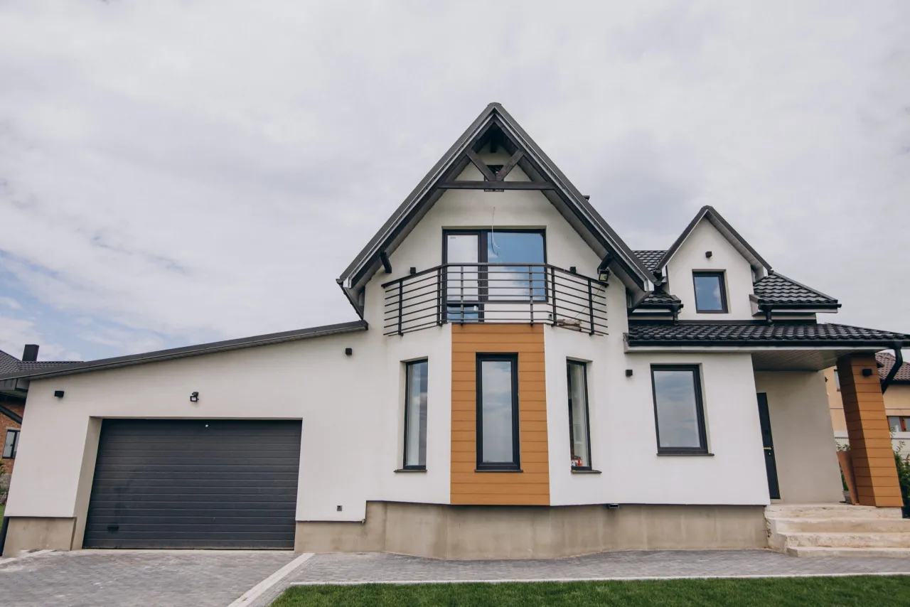 por&oacute;wnanie zysk&oacute;w dom jednorodzinny blok mieszkalny