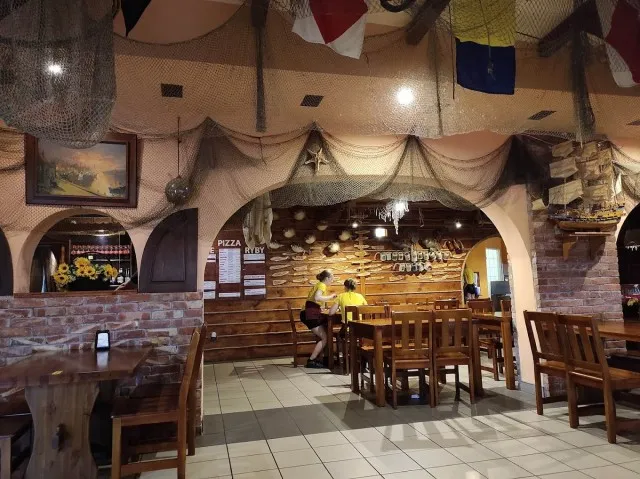 Kąty Rybackie smażalnia ryb wnętrze