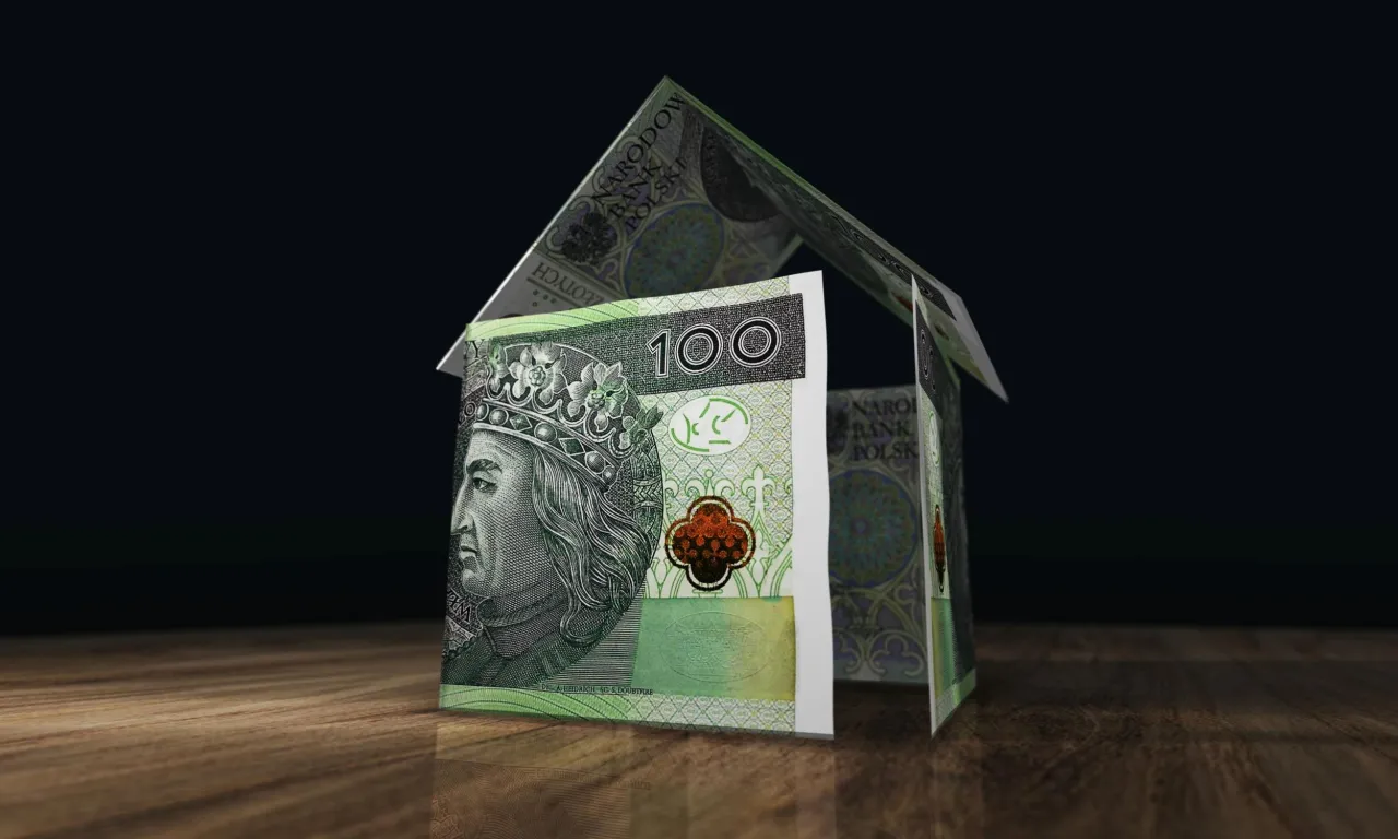 Dom z banknotów 100 zł. Zastanawiasz się, pożyczka hipoteczna co to? To sposób na własne cztery kąty.