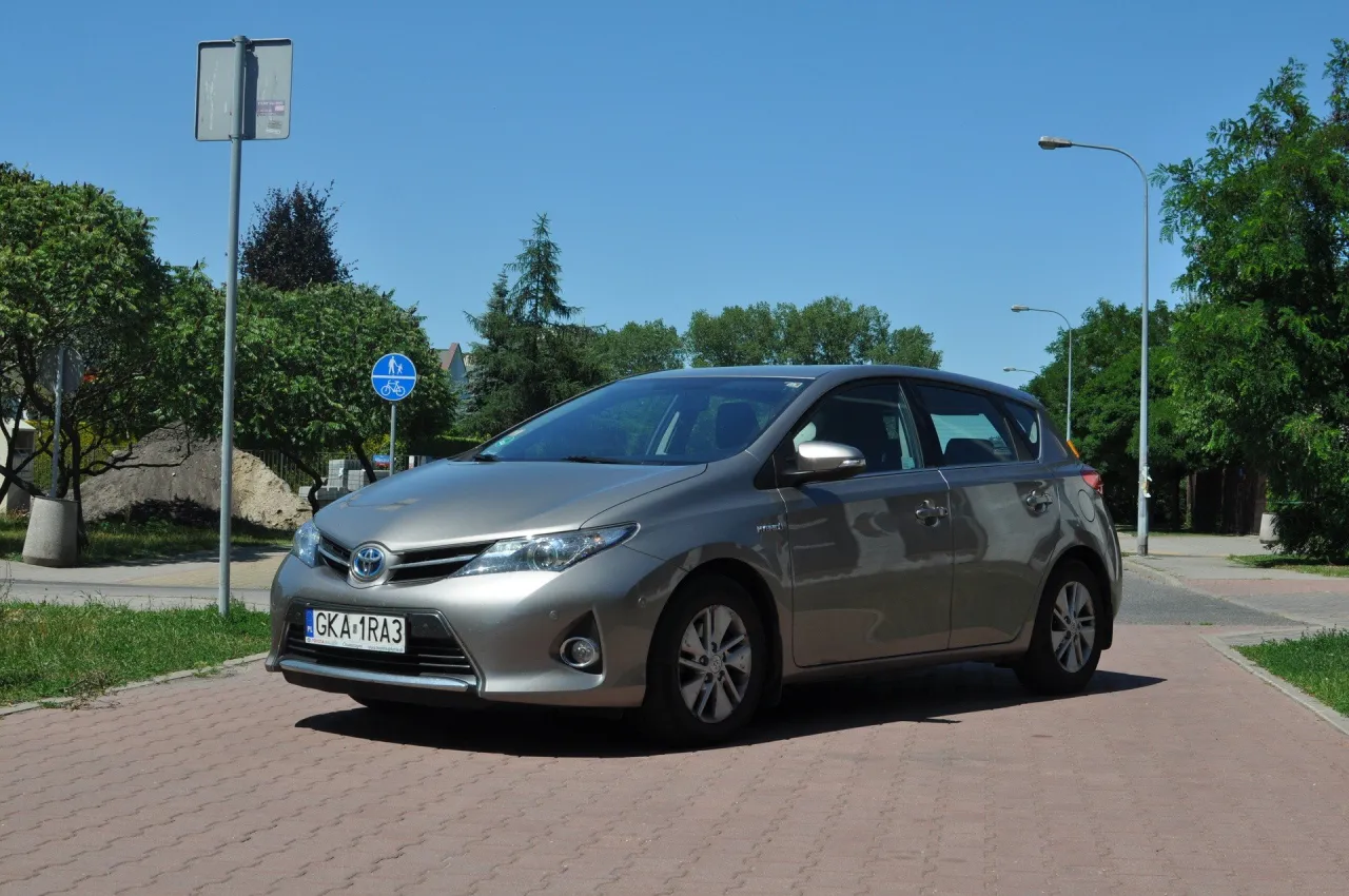 Sprawdzanie używanej Toyoty Auris Hybrid