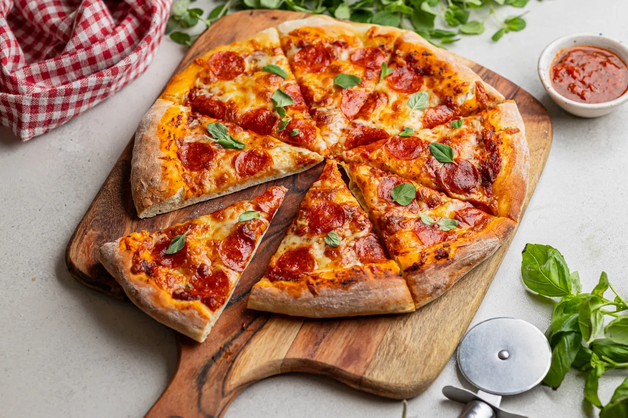 pizza z pepperoni miseczki