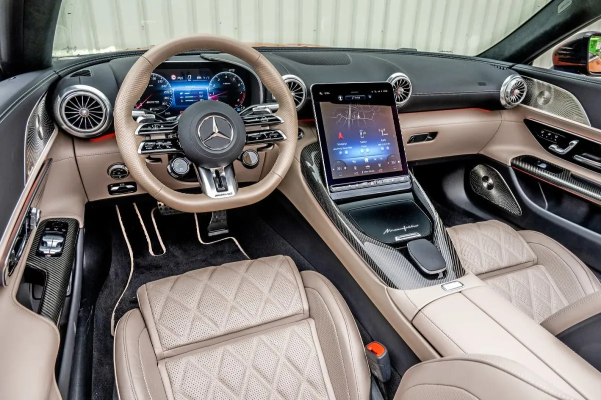 Mercedes-AMG SL 63 R232 wnętrze kokpit