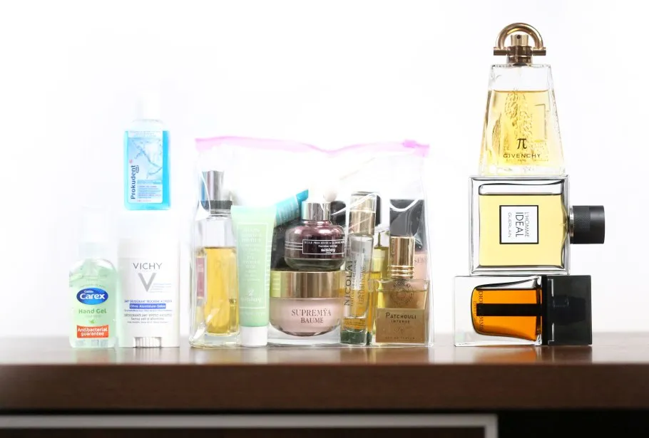 Zdjęcie Czy można przewozić perfumy w samolocie? Poznaj ważne zasady