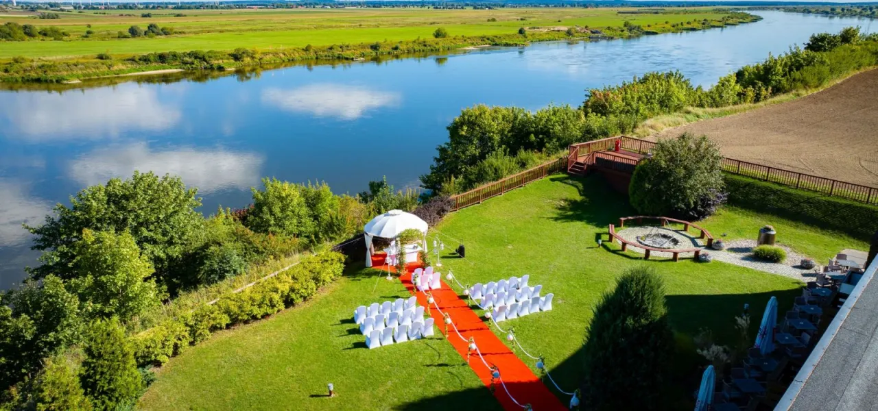 Wesele w plenerze nad Wisłą