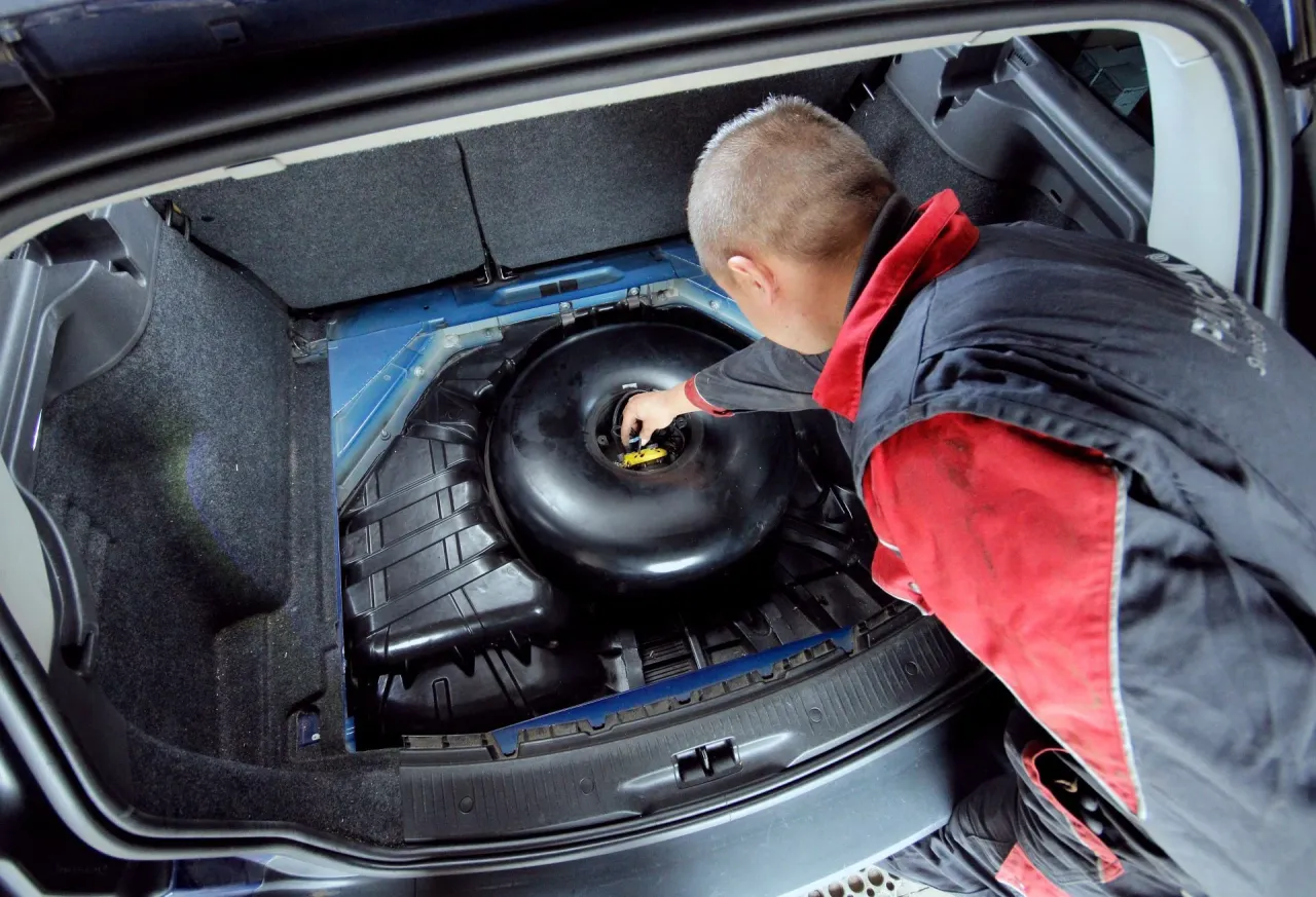 instalacja LPG w samochodzie butla gazowa