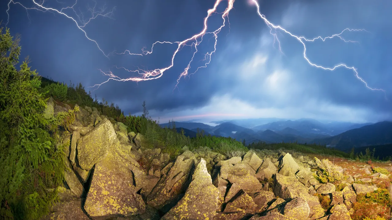 Burza w górach niebezpieczeństwa