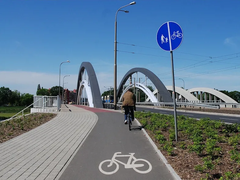 Oznakowanie drogi dla rowerów i pieszego