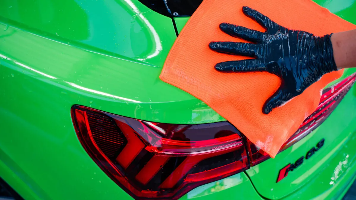 mycie samochodu na dwa wiadra dekontaminacja glinkowanie