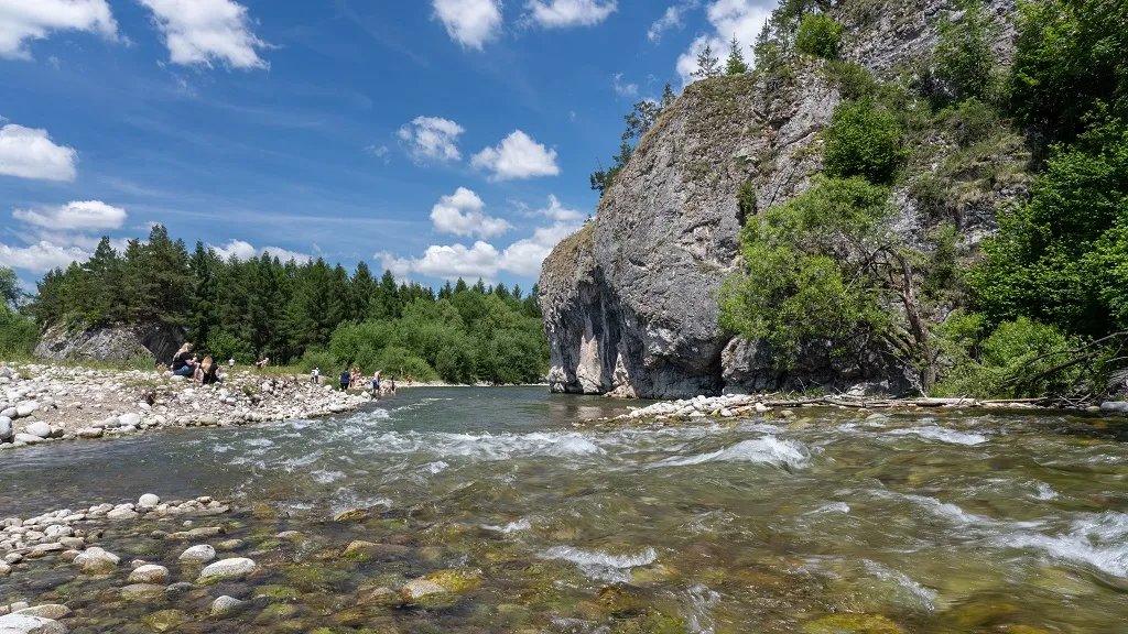 Przełom Białki rzeki i skały