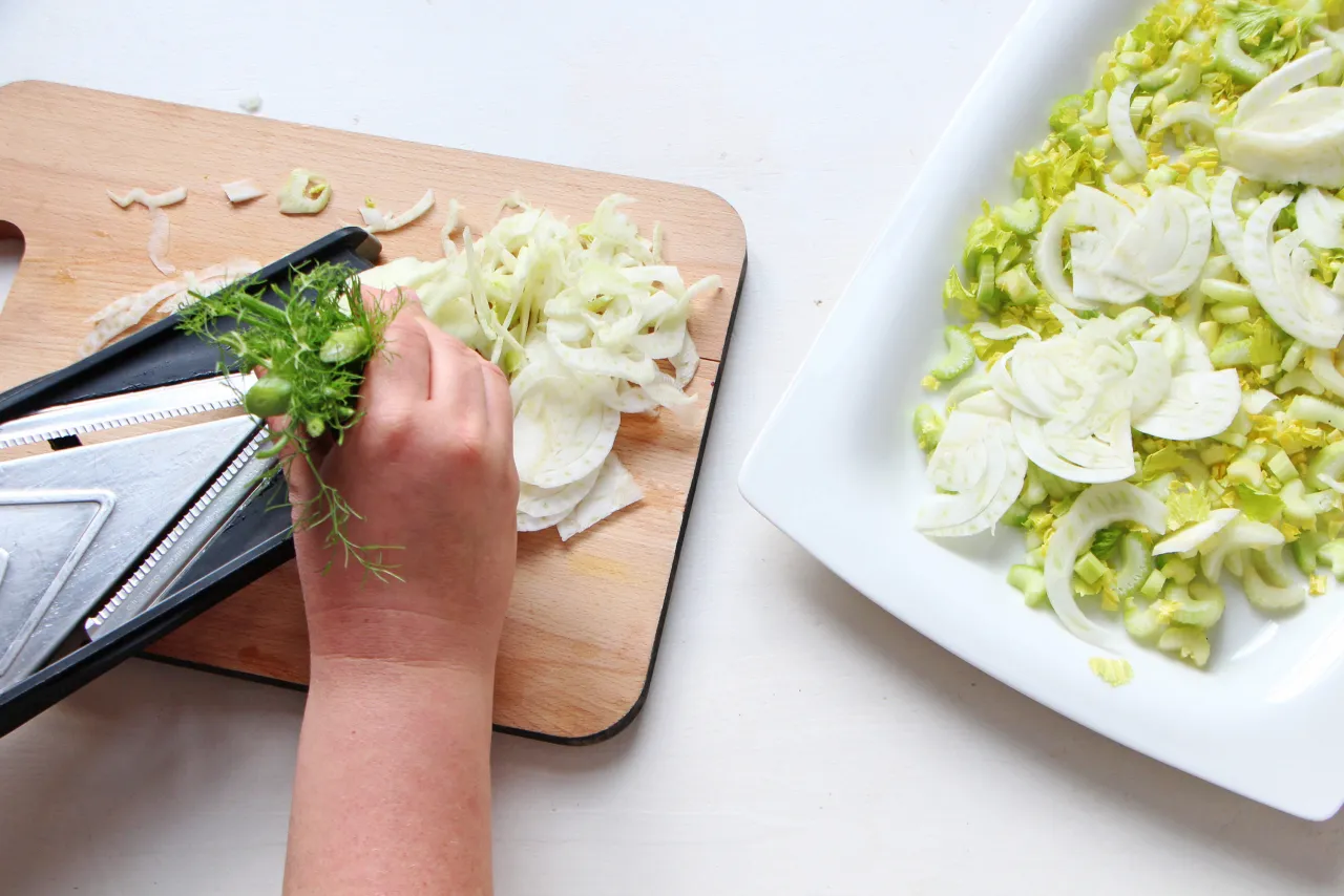 Pr&eacute;paration et d&eacute;coupe du fenouil pour salade