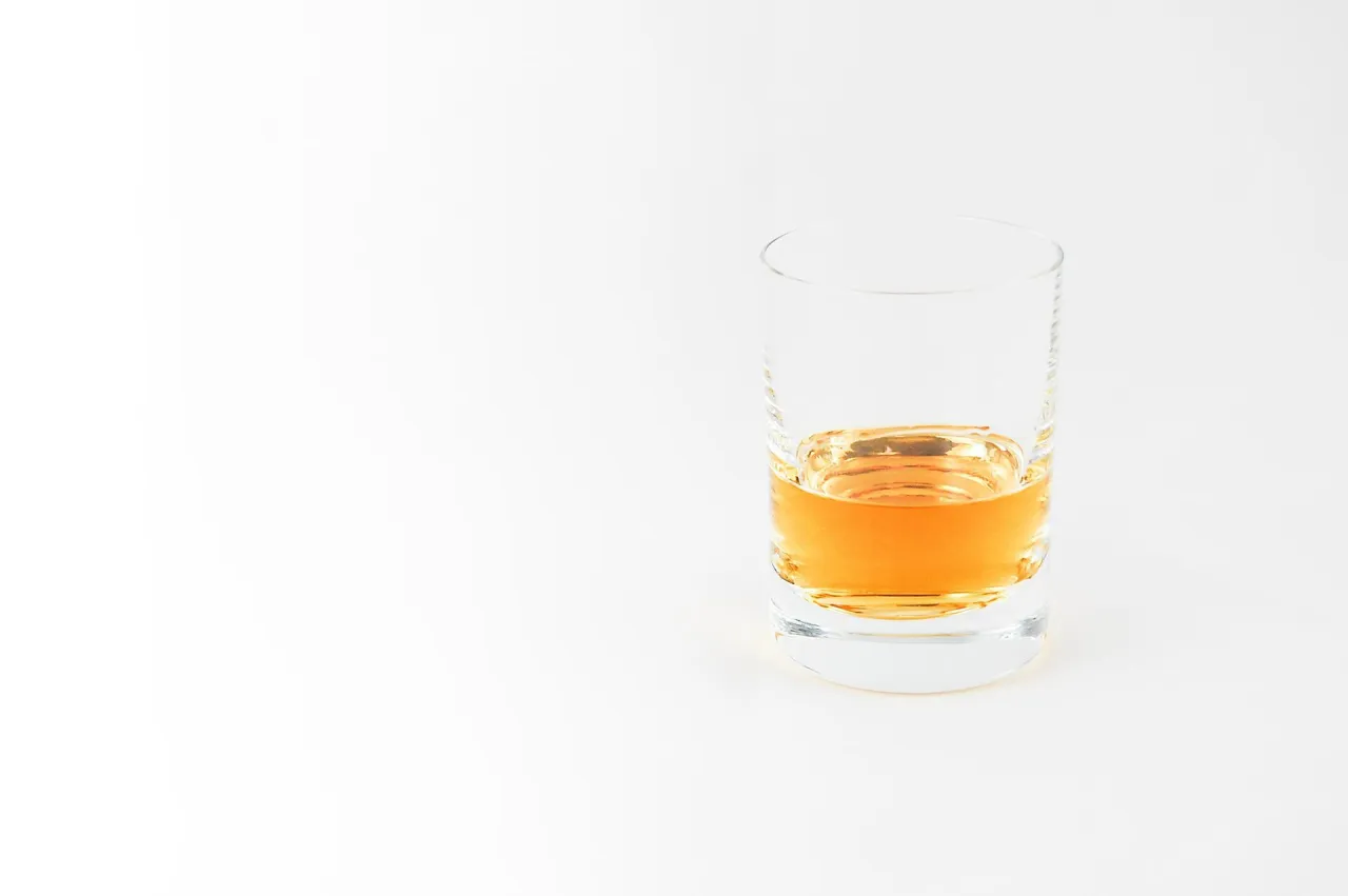 Zdjęcie Jak zrobić whisky w domu - krok po kroku bez ryzyka błędów