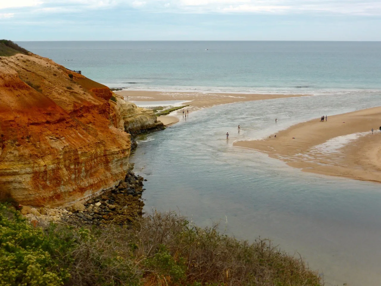 rzeka wpływająca do morza, erozja skał