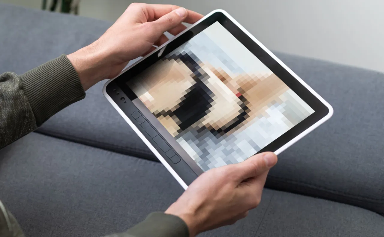 Gdzie oglądać filmy 18+ legalnie