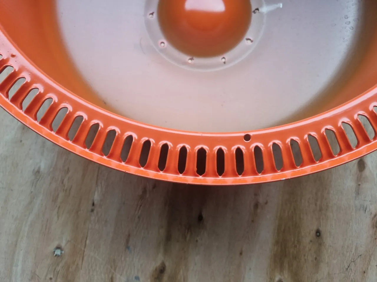 bęben betoniarki z łopatami widok wnętrza