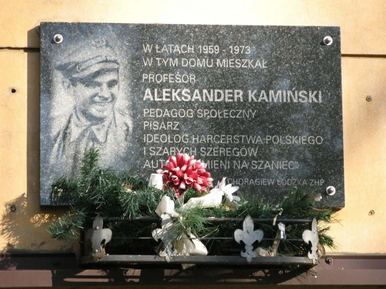 Gr&oacute;b Aleksandra Kamińskiego Powązki