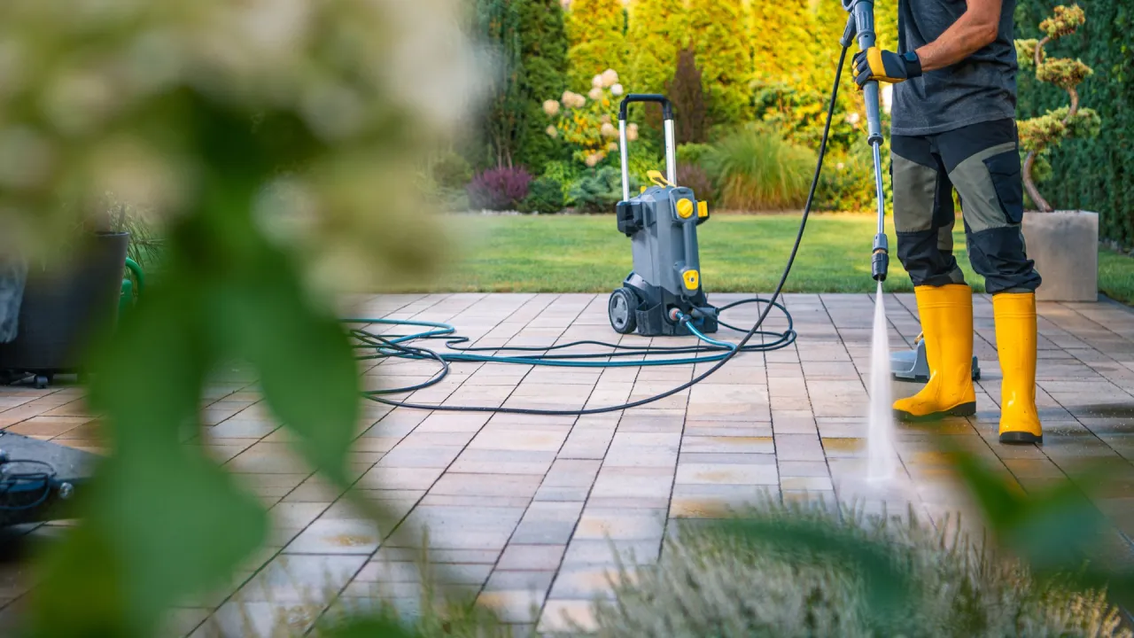 mycie samochodu myjką ciśnieniową kostka brukowa elewacja