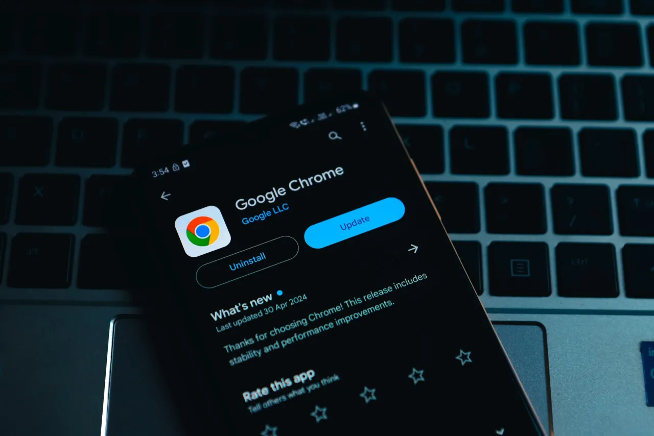 aktualizacja przeglądarki chrome bezpieczeństwo komputer telefon