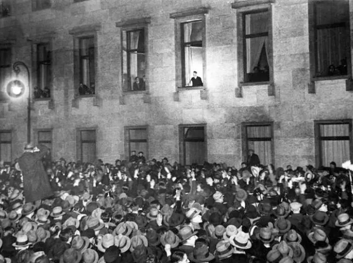 Zdjęcie Jakie funkcje pełnił Hitler i jak wpłynęły na Niemcy?