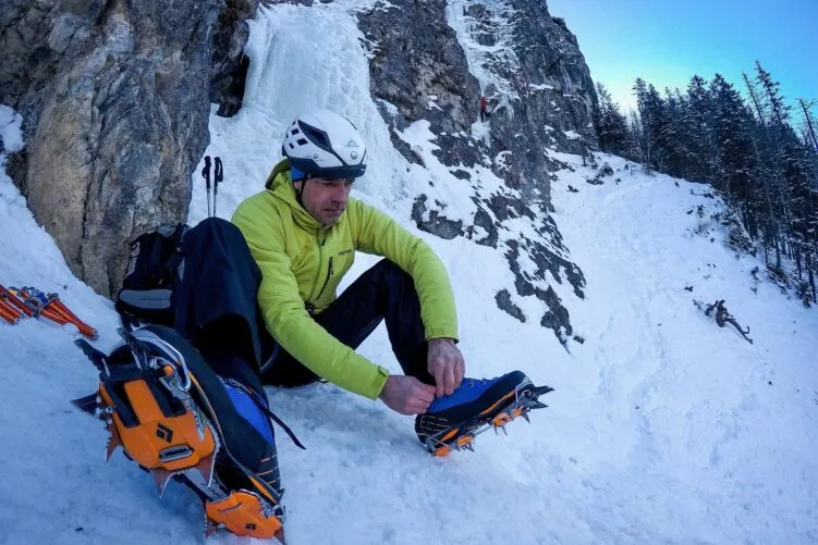 sprzęt zimowy Tatry raki czekan kask