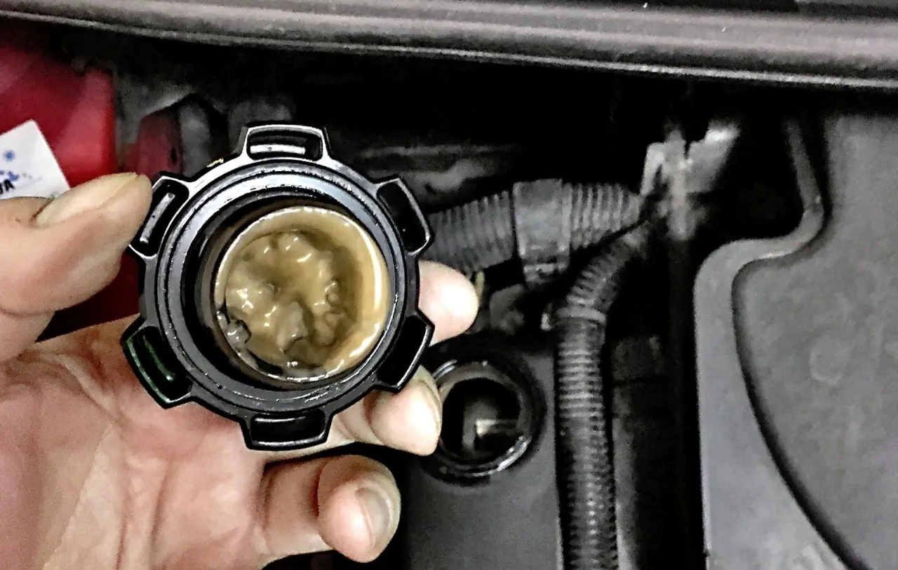 uszkodzona uszczelka pod głowicą BMW