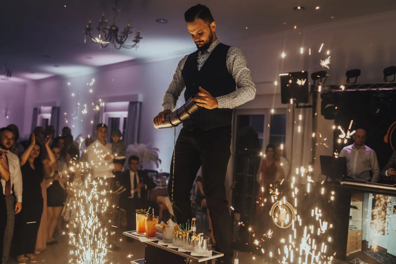 pokaz barmański flair na weselu