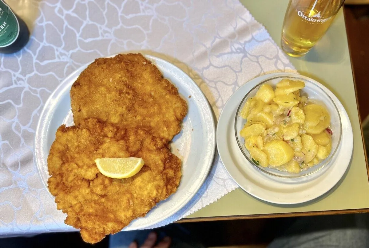 Tradycyjne wiedeńskie dania gł&oacute;wne i potrawy