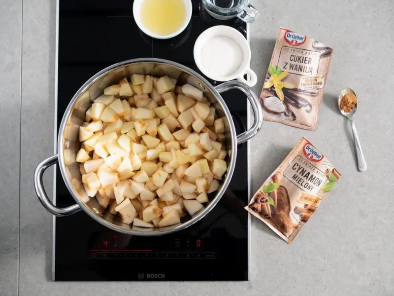 prażenie jabłek w garnku