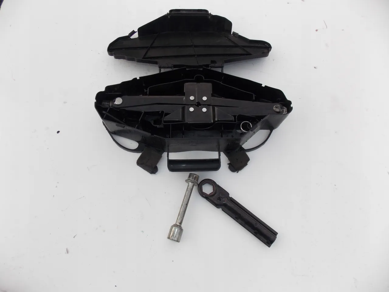 Renault Trafic demontaż koła zapasowego