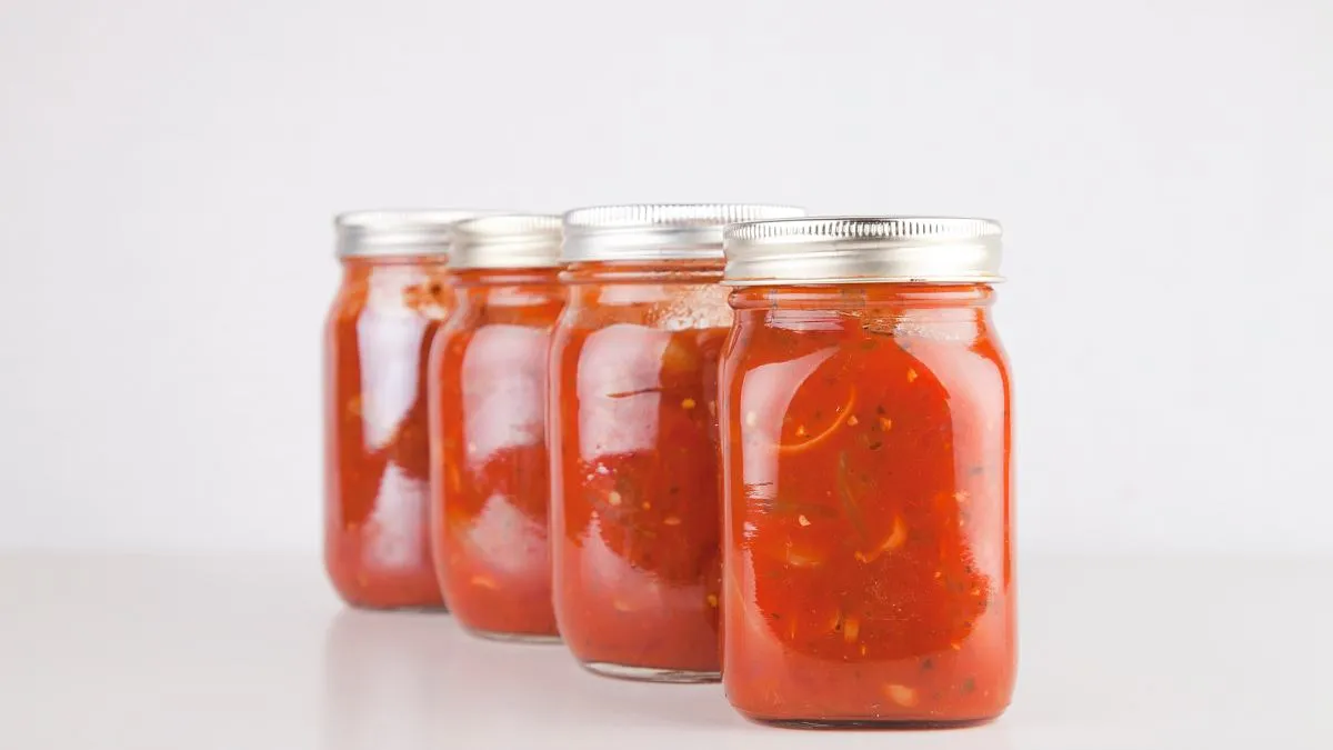 Słoiki z domowym sosem do spaghetti