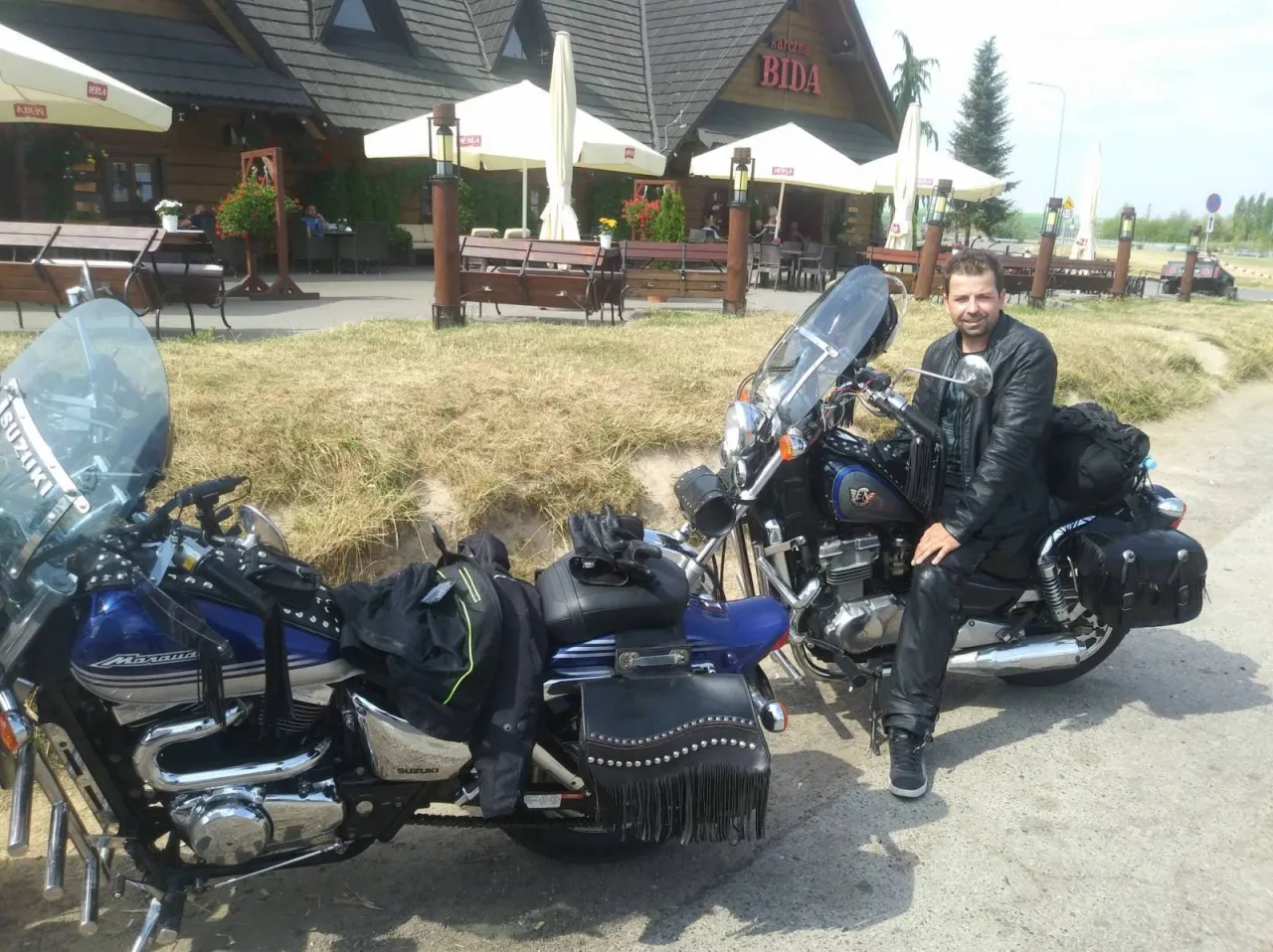 Motocykl na malowniczej drodze Lubelszczyzna