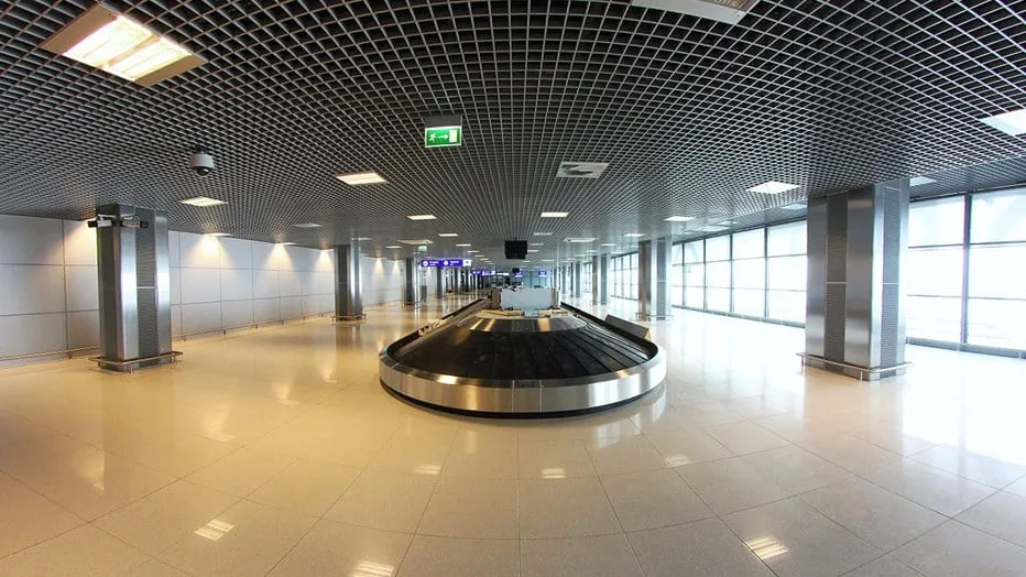 wnętrze lotniska Rzesz&oacute;w-Jasionka terminal