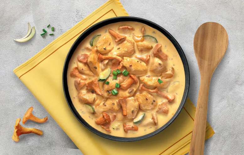 danie z sosem kurkowym makaron