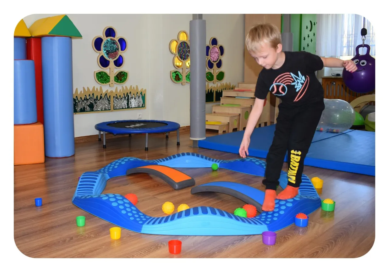 dziecko w sali integracji sensorycznej