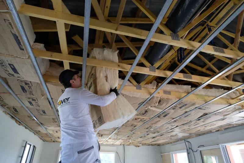 błędy ocieplenie poddasza mostki termiczne nieszczelna paroizolacja