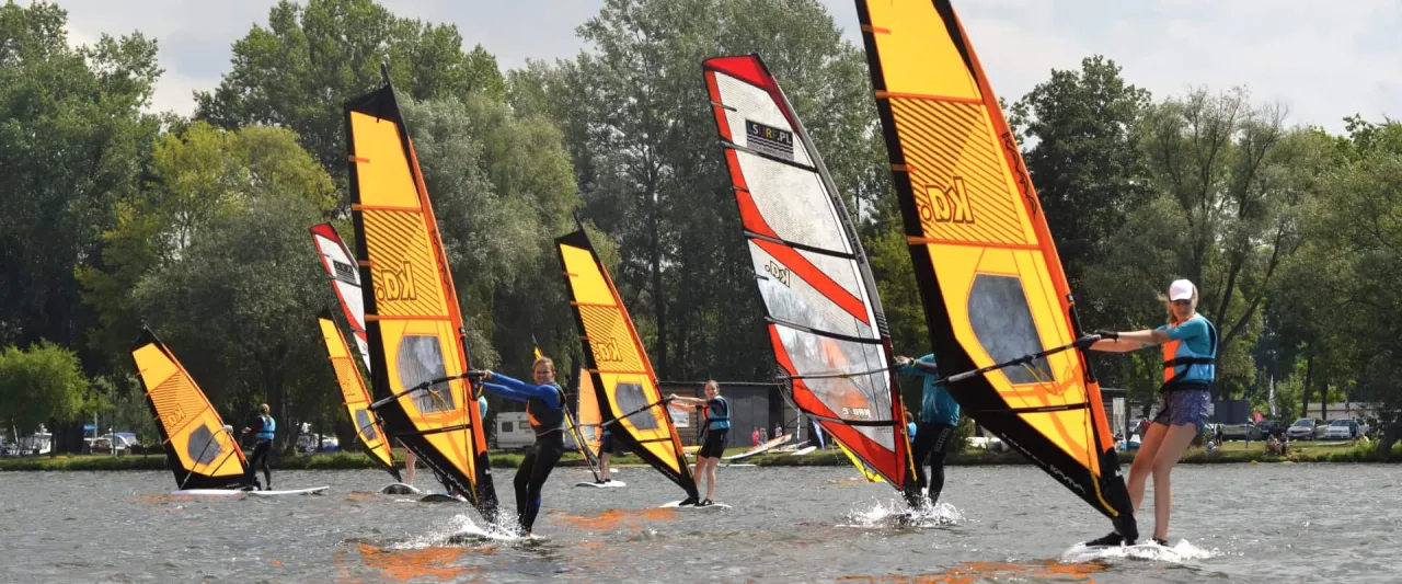 Sporty wodne na jeziorach lubuskich, kajaki, windsurfing, SUP