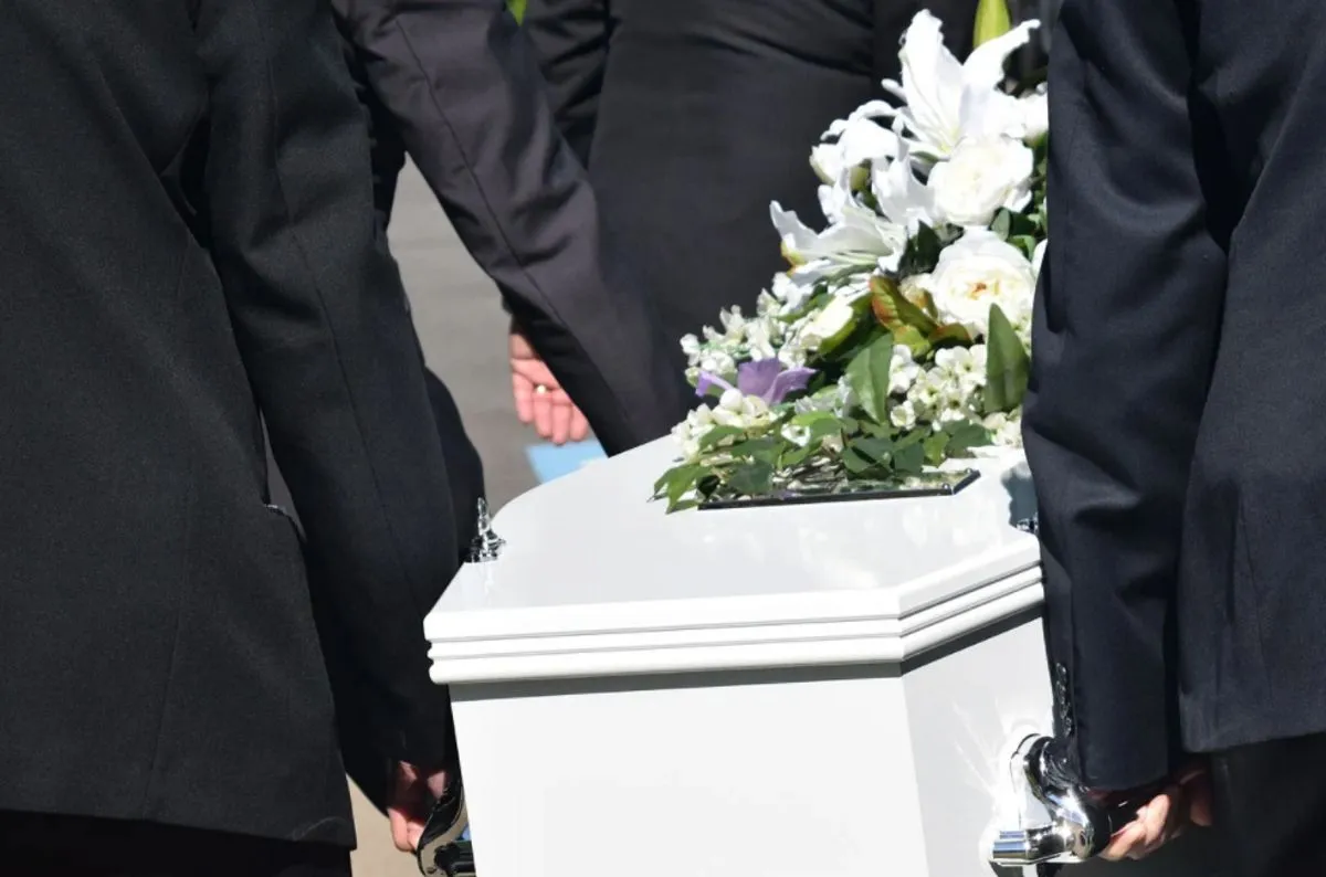 Zdjęcie Ile kosztuje pochówek z kremacją? Sprawdź ceny i ukryte wydatki