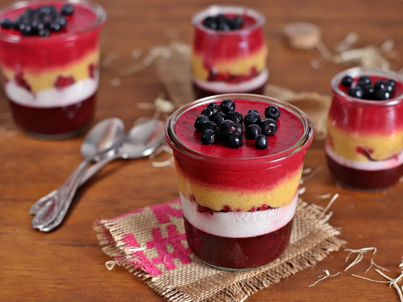 r&oacute;żne rodzaje galaretki z owocami i bez cukru