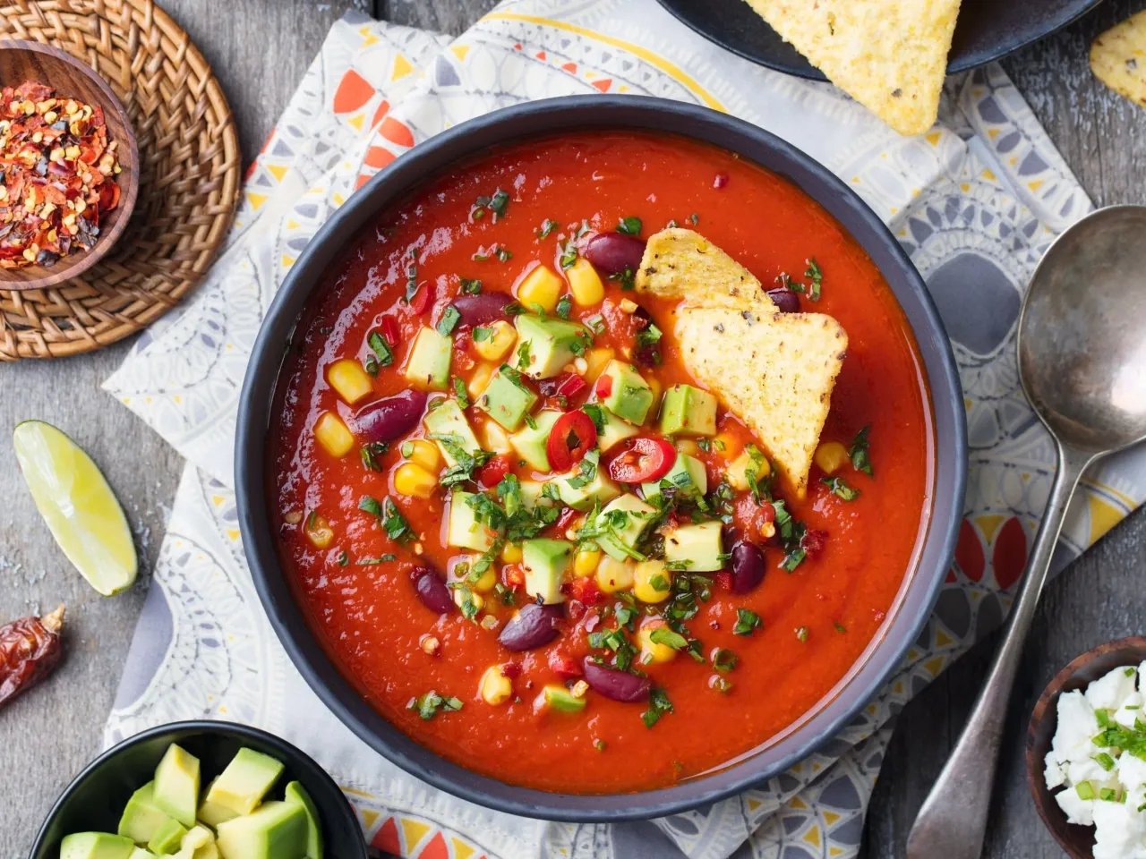 Zupa pomidorowa w stylu meksykańskim