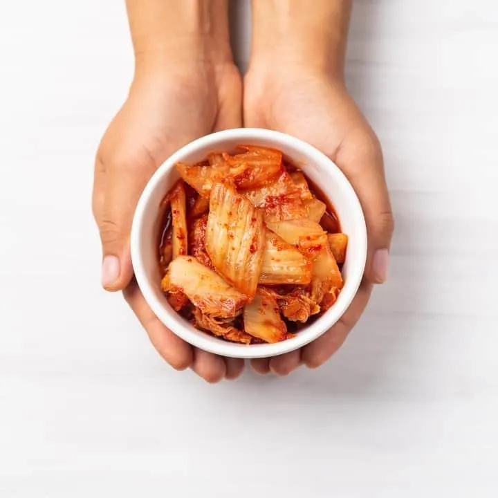 Zdjęcie Kimchi jak smakuje - odkryj wyjątkowe smaki i aromaty tej potrawy
