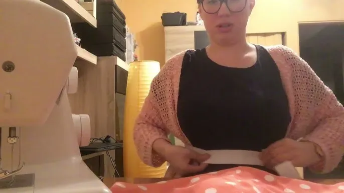 wciąganie gumki w ściągacz agrafką