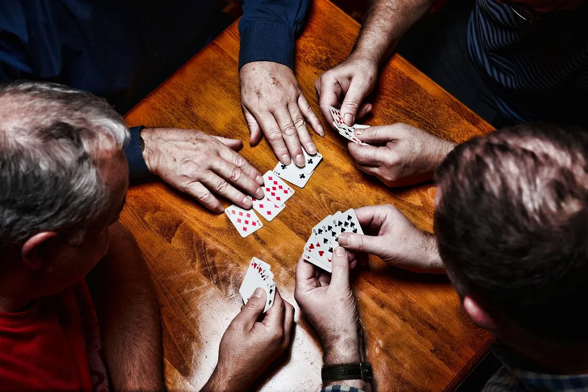 psychologia gry w karty, poker face